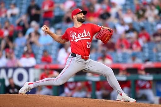 Tampa Bay Rays and pitcher Nick Martinez finalize $13 million, 1-year contract