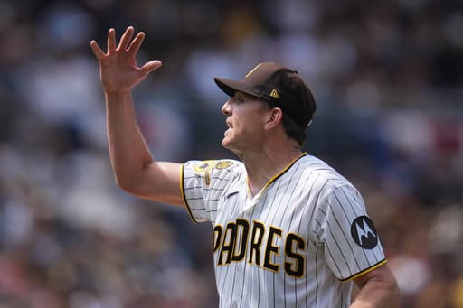 Pivetta, Laureano lead the Padres to a 7-1 win against the Giants to avoid 3-game sweep