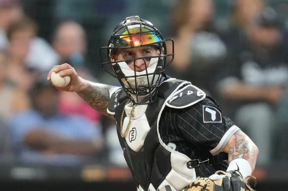 Pirates adding catching depth by signing two-time All-Star Yasmani Grandal, AP source says