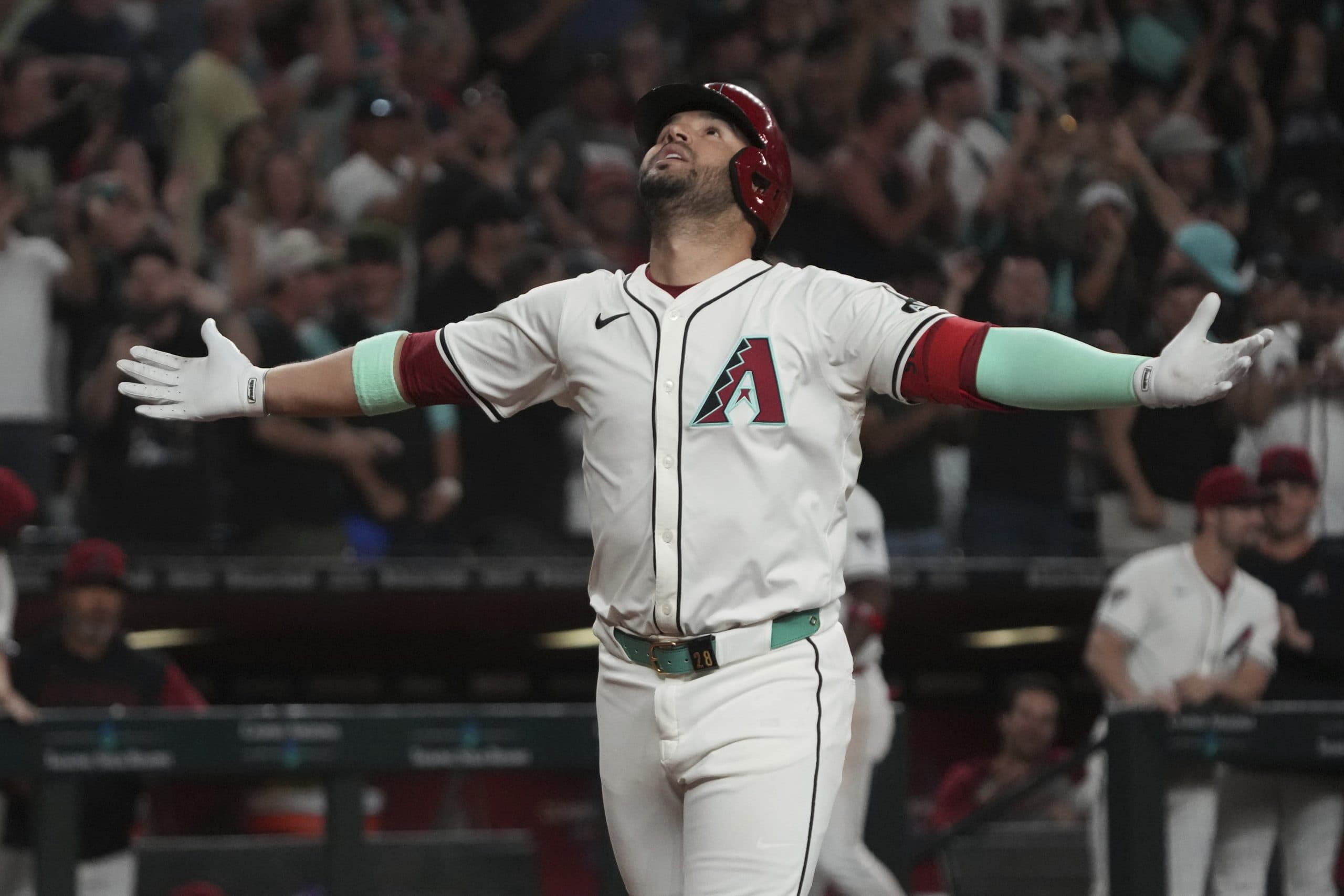 Eugenio Suárez has historic 4-home run display against Braves