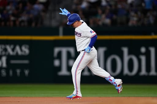 Joc Pederson hits first 2 of Rangers’ 4 homers in 7-3 win over Mariners to take key AL West series