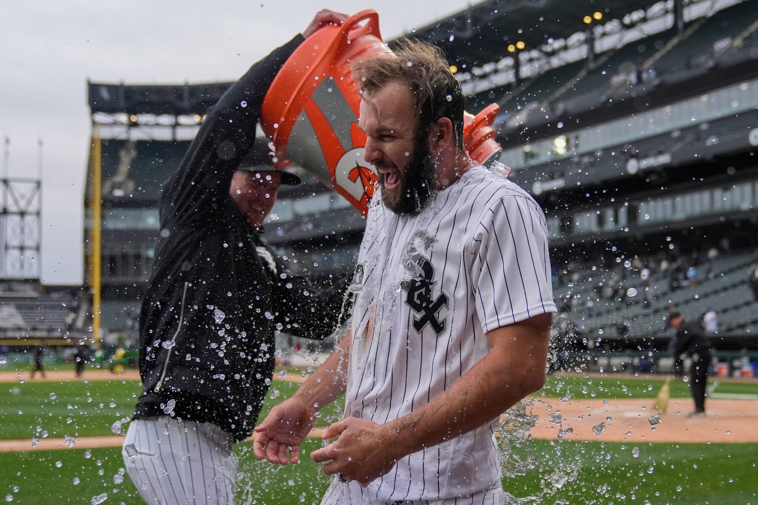 Peters’ single caps 2-run 10th as White Sox beat Blue Jays 5-4 in home opener