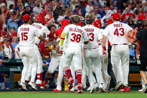 Herrera doubles as Cardinals rally to beat Cubs 3-2 in 10 innings