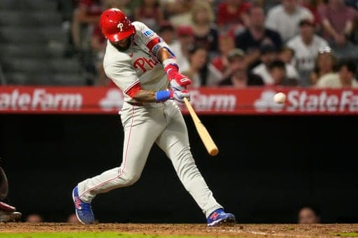 Philadelphia Phillies' Edmundo Sosa hits a grand slam during the ninth inning of a baseball game against the Los Angeles Angels, Friday, Aug. 28, 2026, in Anaheim, Calif. (AP Photo/Mark J. Terrill) (AP Photo/Mark J. Terrill)