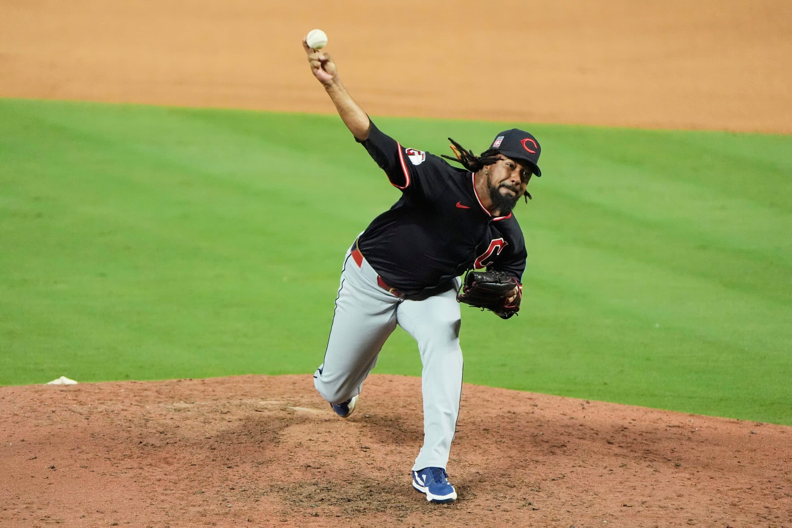 Report: Emmanuel Clase to Pitch For Tiburones de La Guaira After Being Barred From LIDOM