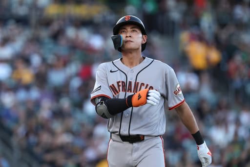 Giants place OF Jung Hoo Lee on IL with back injury and call up prospect Victor Bericoto