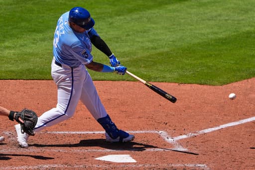Salvador Perez jump-starts KC offense, Royals pull away from the Mariners for 8-6 win
