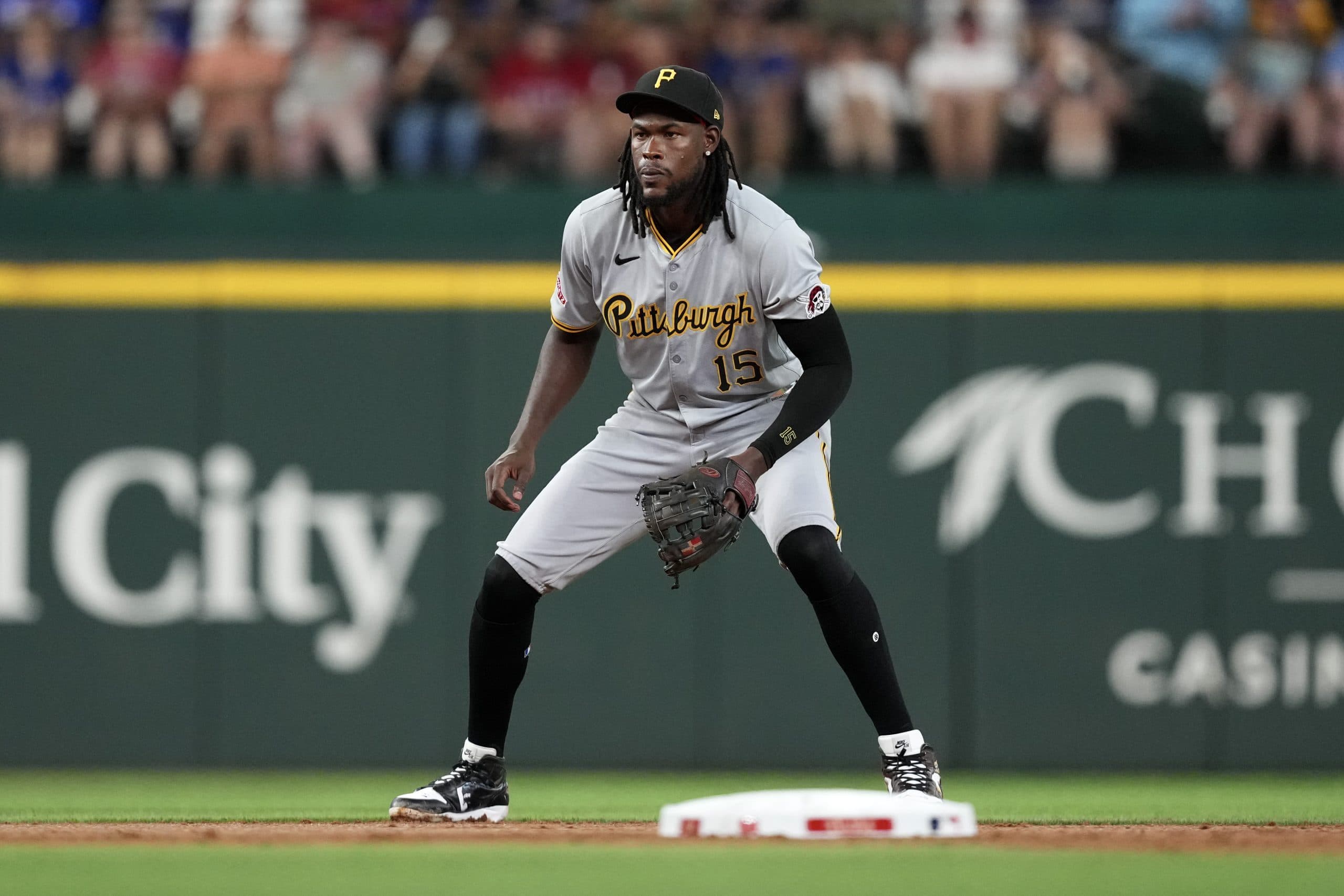 Pirates Move 6-foot-7 Error-Prone Shortstop Oneil Cruz to Center Field