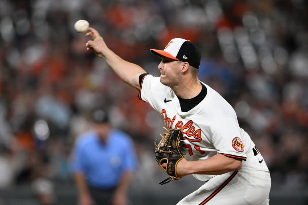 Orioles defeat the Yankees to take a one game lead in the AL East