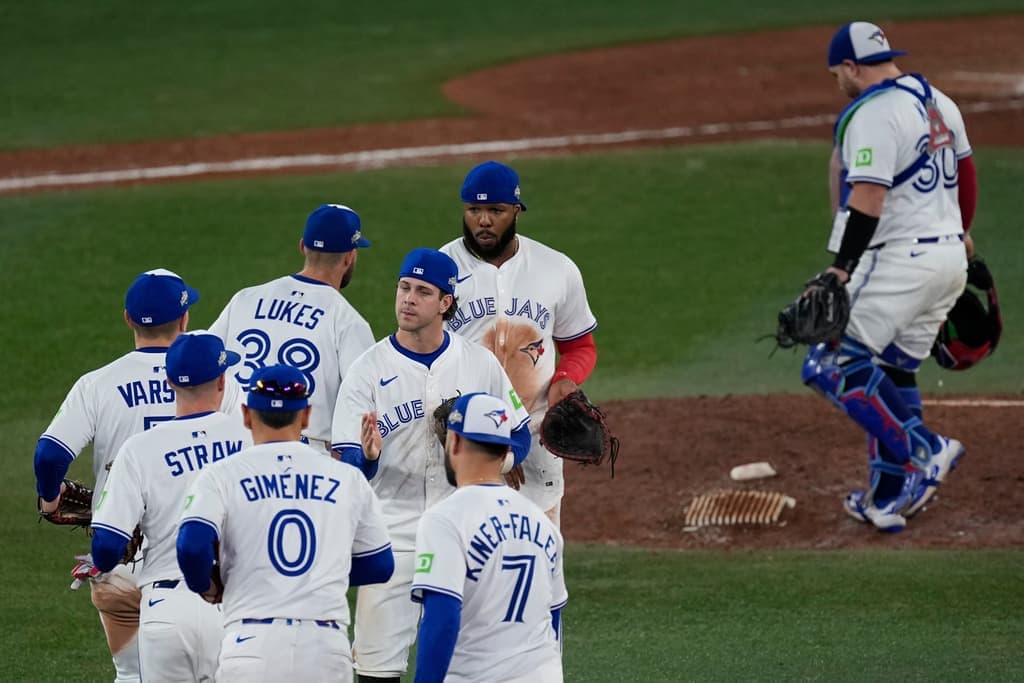 Double plays and errors send Mariners to first Game 7 still seeking their World Series debut
