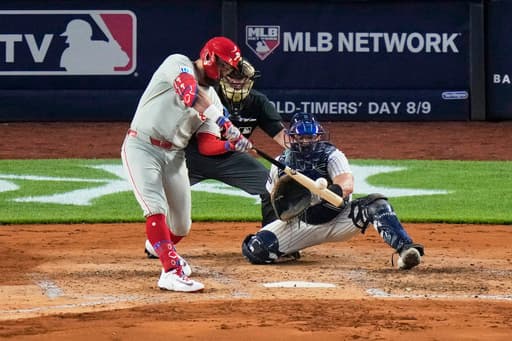 Schwarber, Realmuto power Phillies to 12-5 win, dropping Yankees 5 1/2 games back of Blue Jays