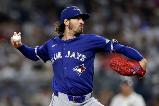 Blue Jays beat Yankees 7-1, extend AL East lead