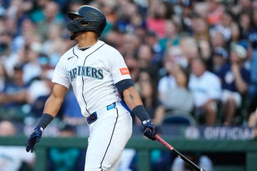 Mariners outfielder Julio Rodríguez leaves game against Orioles with hamstring spasm
