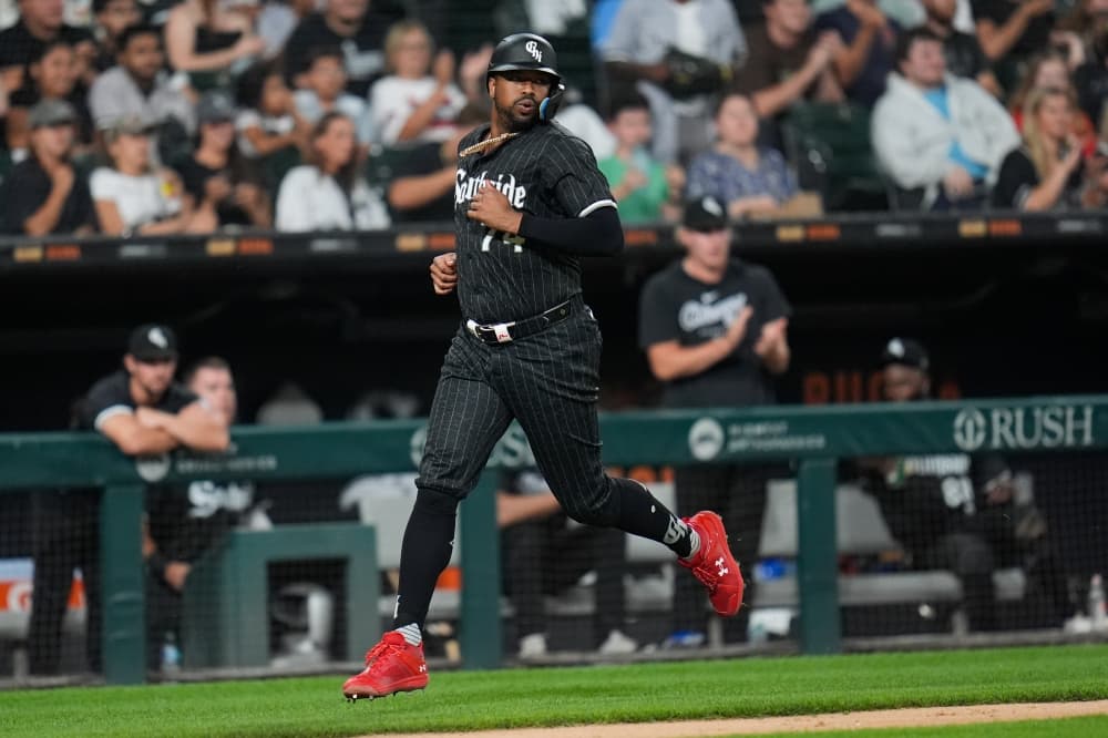 Orioles receive OF Eloy Jiménez from the Chicago White Sox, OF Austin Slater from Cincinnati