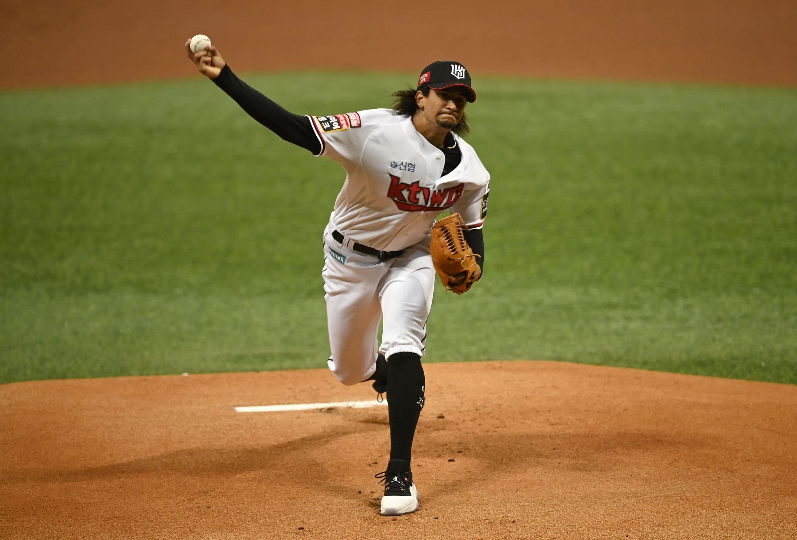 KBO: William Cuevas Looks to Add to Postseason Resume   