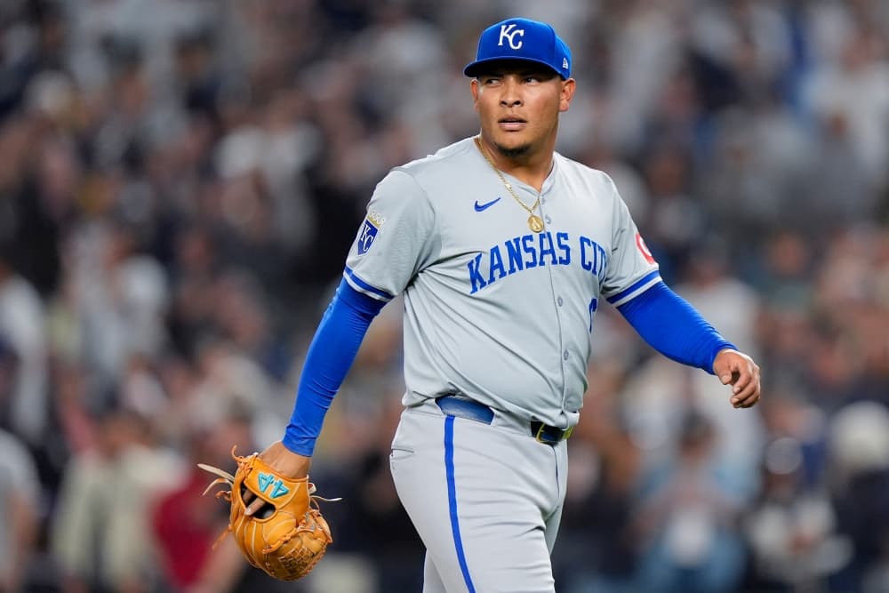Royals let Yankees walk away with win in AL Division Series opener