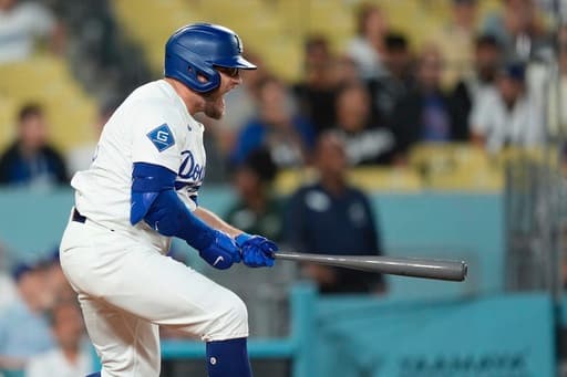 Max Muncy goes 0 for 3 in return to Dodgers lineup after 23-game absence