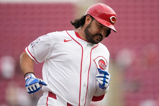 Reds scratch designated hitter Eugenio Suárez from lineup vs Tigers due to back issue