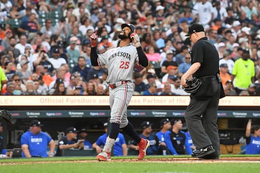 Byron Buxton homers in the Twins’ 4-1 victory over the Tigers
