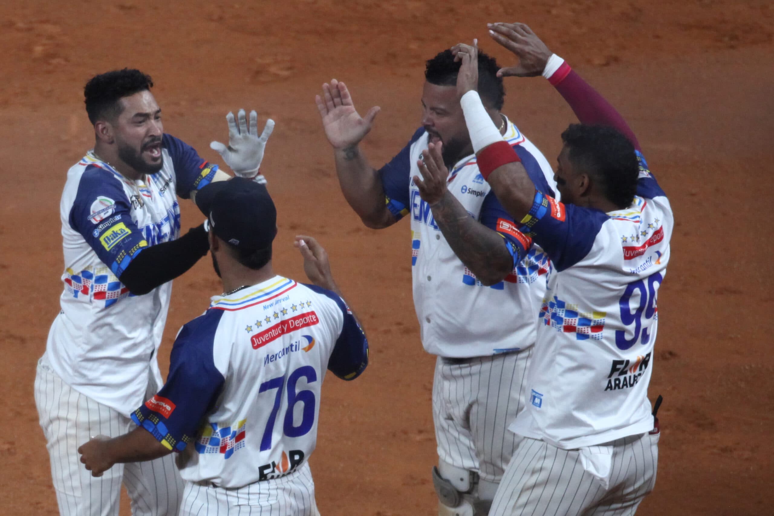 Caribbean Series: Venezuela Squeaks Out Win Against D.R. 3-2 in 12 Innings