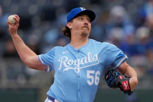 Right-handed reliever Hunter Harvey signs 1-year contact with the Cubs, AP source says