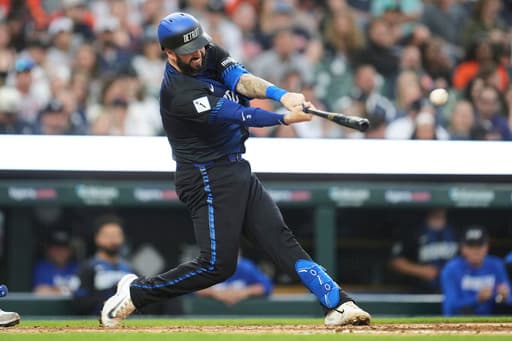 Bowden Francis pitches six innings as Blue Jays win third straight, beat Mariners 3-1
