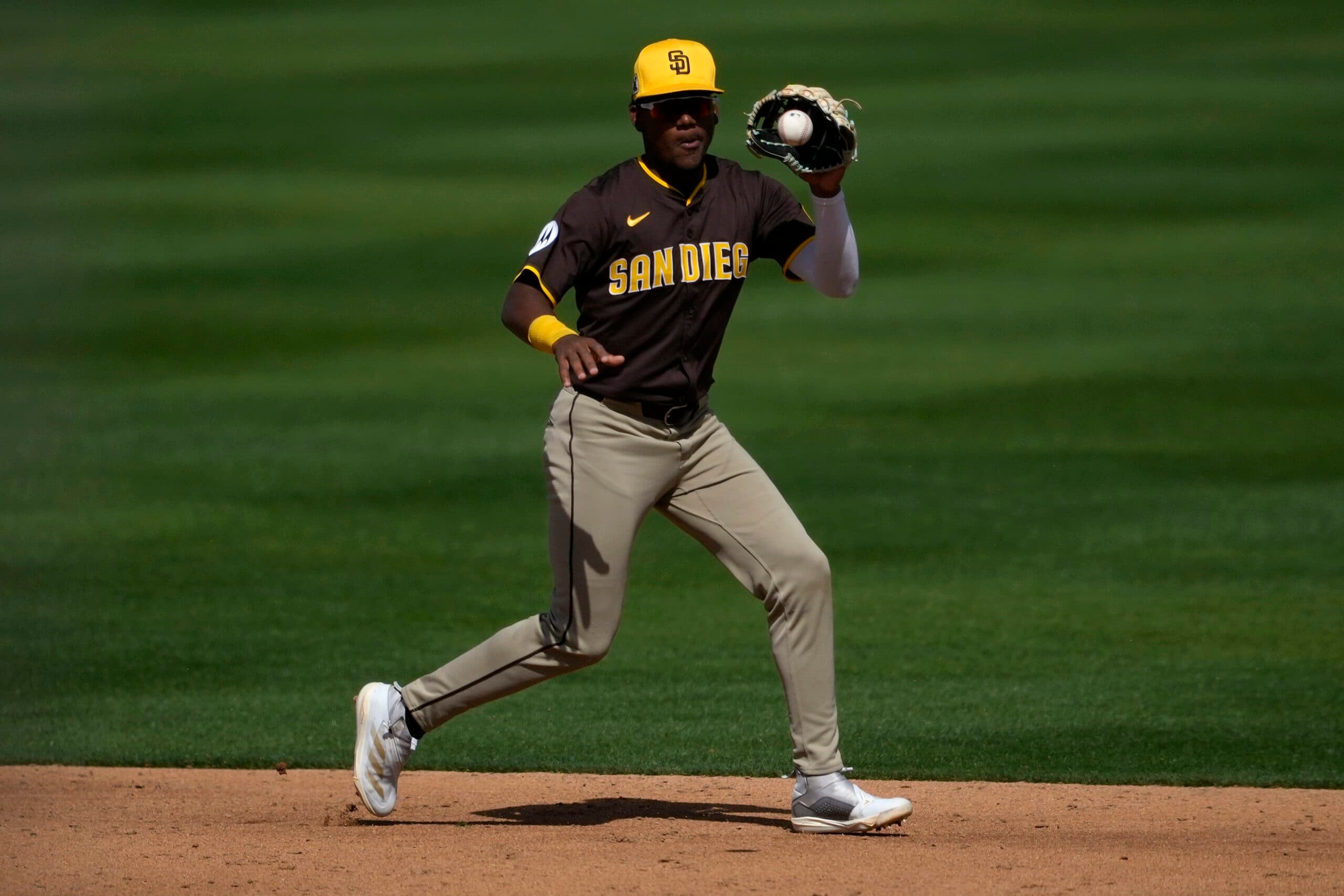 Who Is Leodalis De Vries? Meet the Prospects The A’s Got For Mason Miller