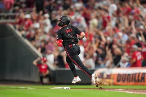 Spencer Steer hits 2 of the Reds’ 5 homers in a 7-4 win over the Cubs