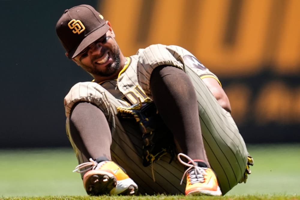 Padres second baseman Xander Bogaerts leaves game against Braves with shoulder injury