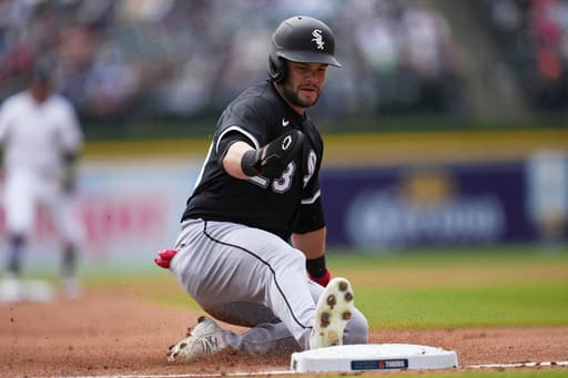 White Sox dealt another early blow with outfielder Andrew Benintendi placed on 10-day injured list