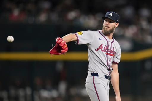 Sale picks up 1st win of season, Braves rout Diamondbacks 8-2