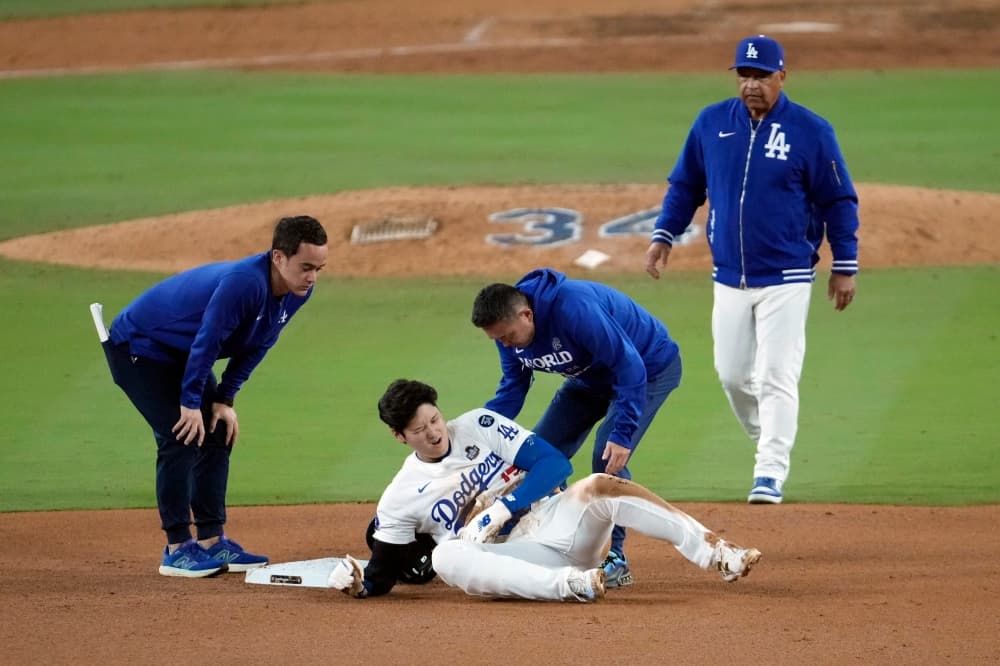 Shohei Ohtani Leading Off for Dodgers in World Series Game 3, Two Days After Dislocating Shoulder