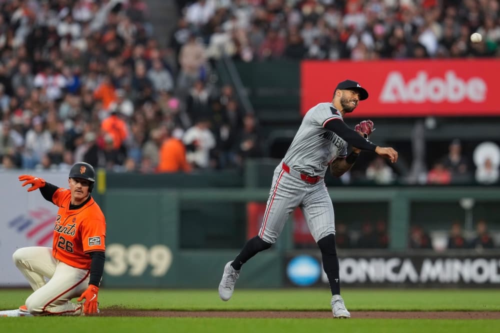 Twins put Correa on injured list for treatment of plantar fasciitis, sit Paddack with forearm strain