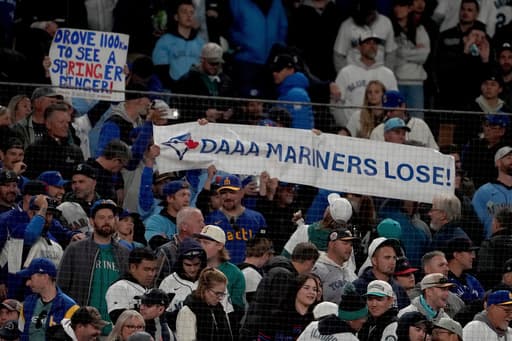 Canadians set aside contempt for tariffs and Trump rhetoric for the love of the Toronto Blue Jays