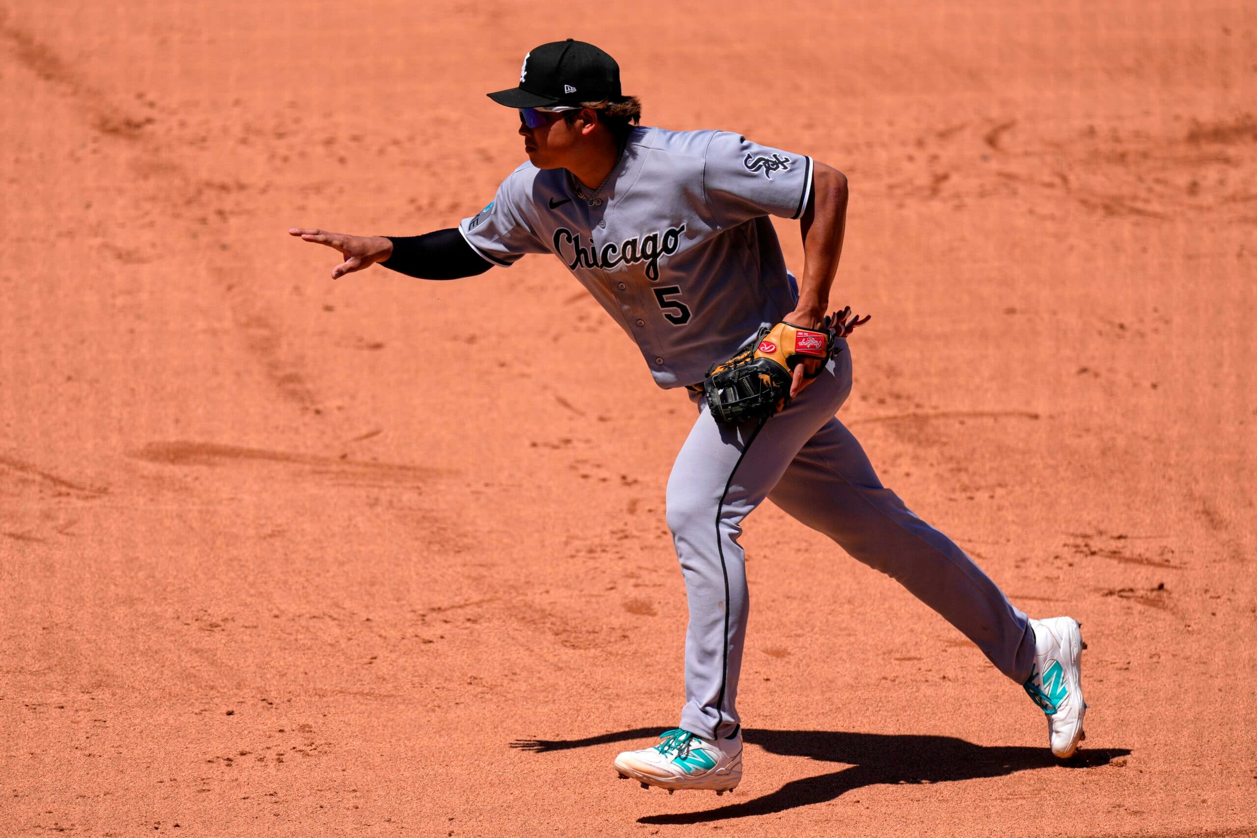 Chicago White Sox first baseman Munetaka Murakami gestures toward the mound as he runs to force out Los Angeles Angels' Oswald Peraza at first during the fourth inning of a baseball game Wednesday, May 6, 2026, in Anaheim, Calif. (AP Photo/Mark J. Terrill)