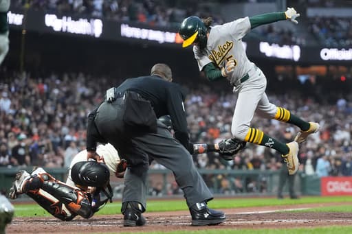 Devers, Bericoto homer in ninth inning, Giants rally past A’s 2-1