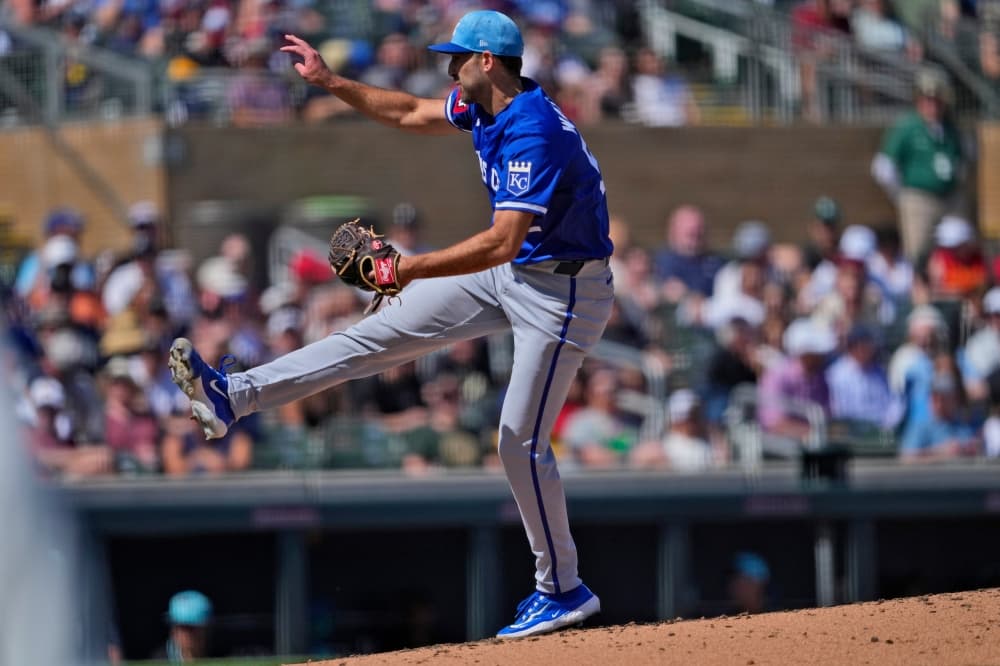 Royals righty Michael Wacha will get X-rays after taking liner off pitching hand during scrimmage