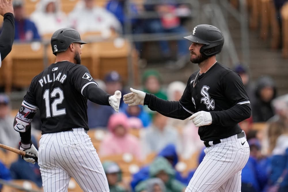 White Sox re-sign OF Kevin Pillar to major league deal