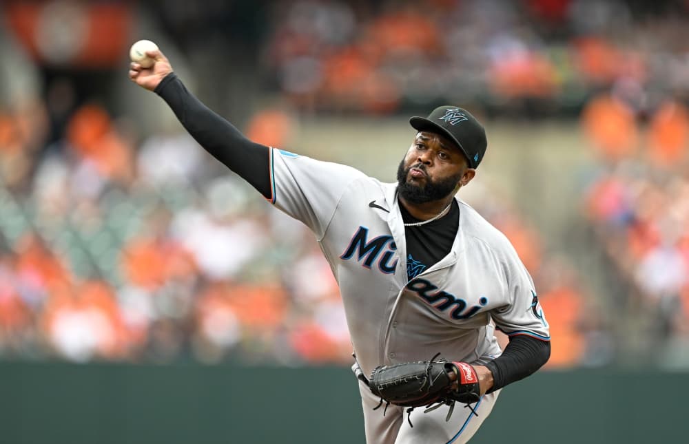 Johnny Cueto signs minor league deal with Texas. He was an All-Star for Rangers manager Bruce Bochy
