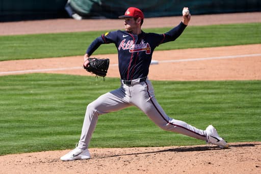 Braves lefty Joey Wentz leaves spring game after awkward step covering first base