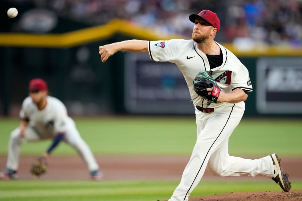 Diamondbacks starter Merrill Kelly scratched with shoulder injury