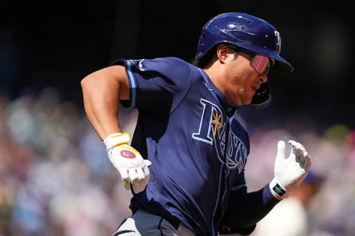 Ha-Seong Kim joins the Braves and starts at shortstop in his first game with his new team