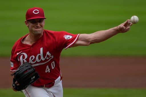 Reds beat Marlins 6-0, earn split in four-game series