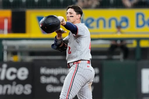 Brooks Lee’s bases-loaded double gets it done for Twins in 11-inning, 5-3 win over White Sox