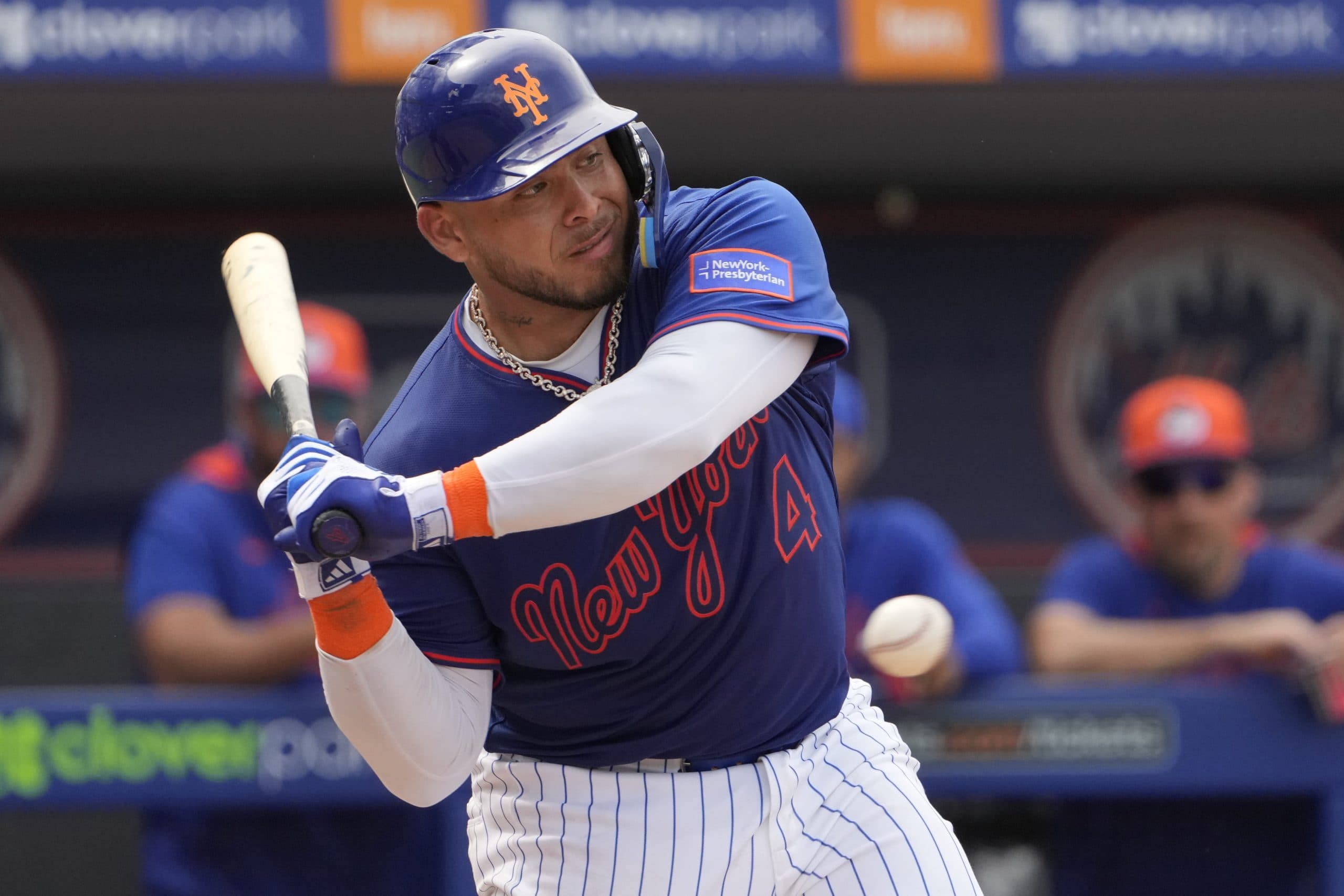 Mets catcher Alvarez is out 6-8 weeks with a fractured left hand that needs surgery