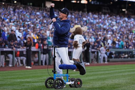 Cubs agree to minor league contracts with outfielder Chas McCormick and reliever Trent Thornton