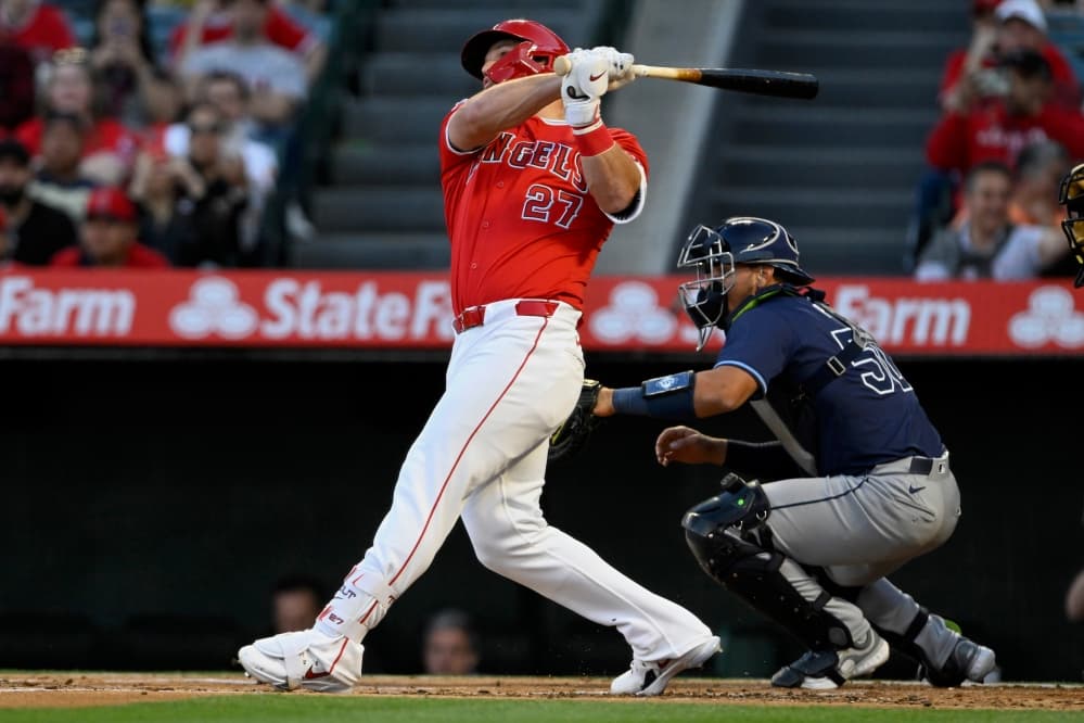 MLB batting average down 7 pct. points to .242 in 1st 2 weeks, game time up 2 minutes to 2:39