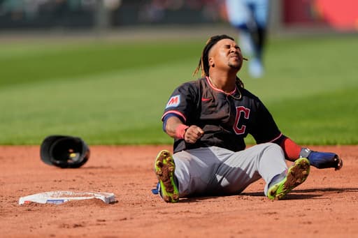 Guardians All-Star José Ramírez jams right wrist while attempting to steal a base in loss to Royals