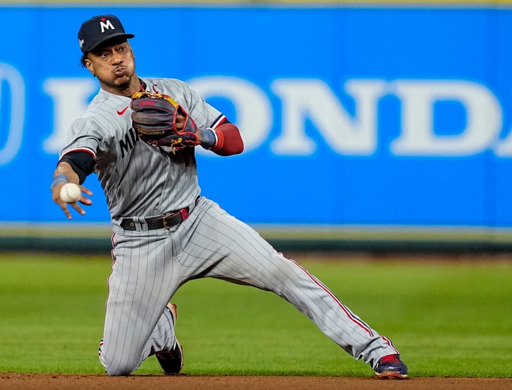 Mariners get 2B Polanco from Twins in trade for pitchers DeSclafani, Topa and prospects