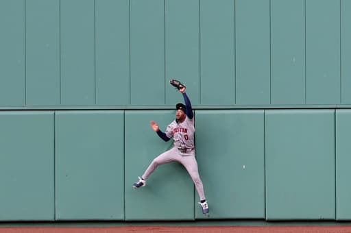 Brice Matthews hits 3-run HR, makes leaping catch in Astros’ 6-3 win over Red Sox